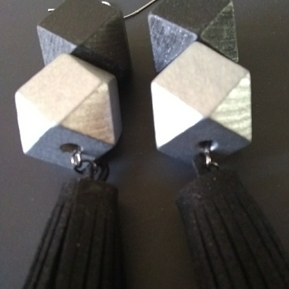 Hot 2019 Jumbo Cube Sexy Velvet Tassel Earrings - Picture 5 of 5